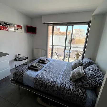 Equipe Moderne A Deux Pas De La