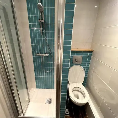 Equipe Moderne A Deux Pas De La Apartament